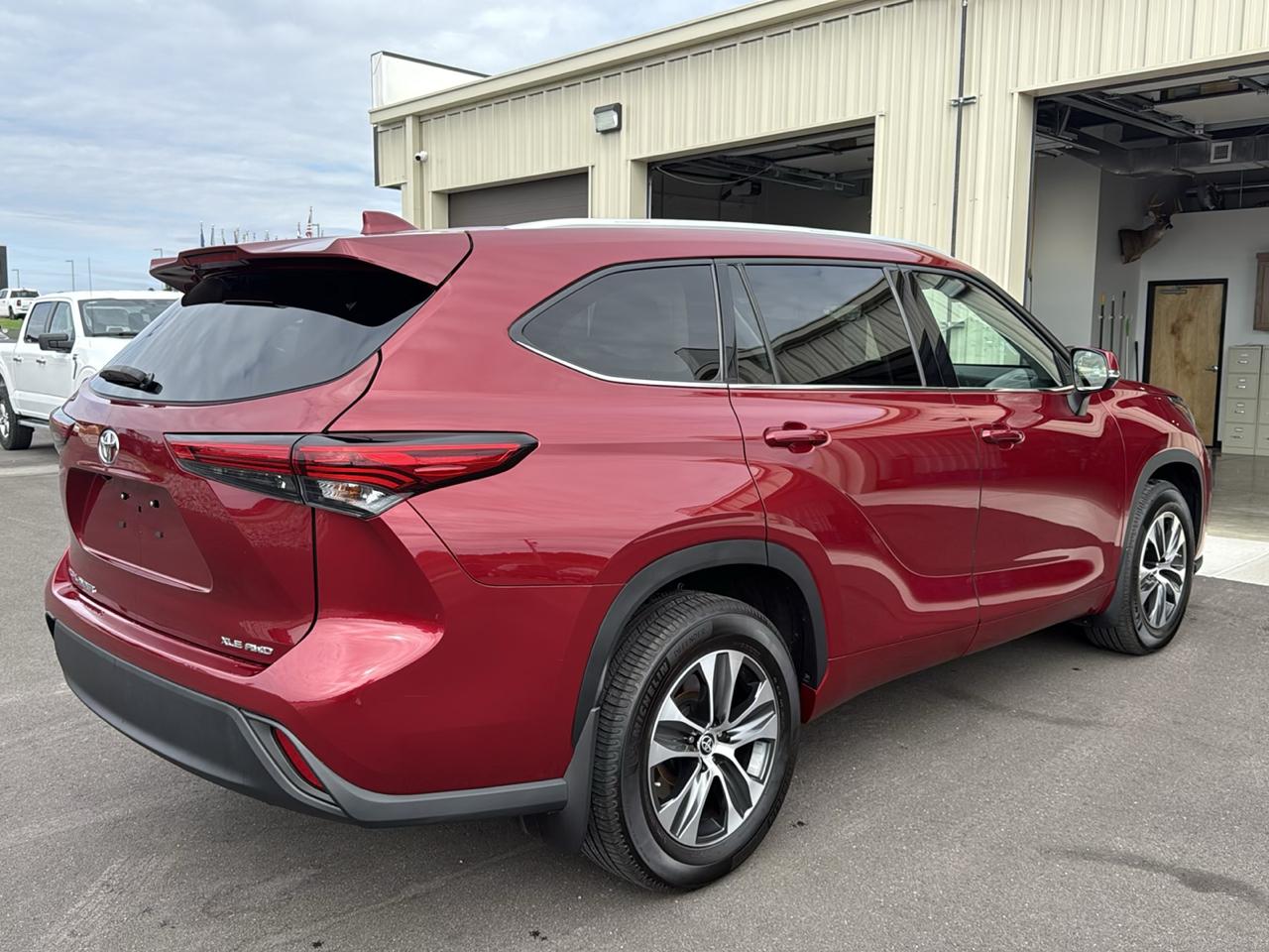 Toyota Highlander XLE 4D SUV AWD 2022
