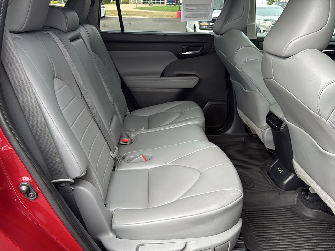 Toyota Highlander XLE 4D SUV AWD 2022