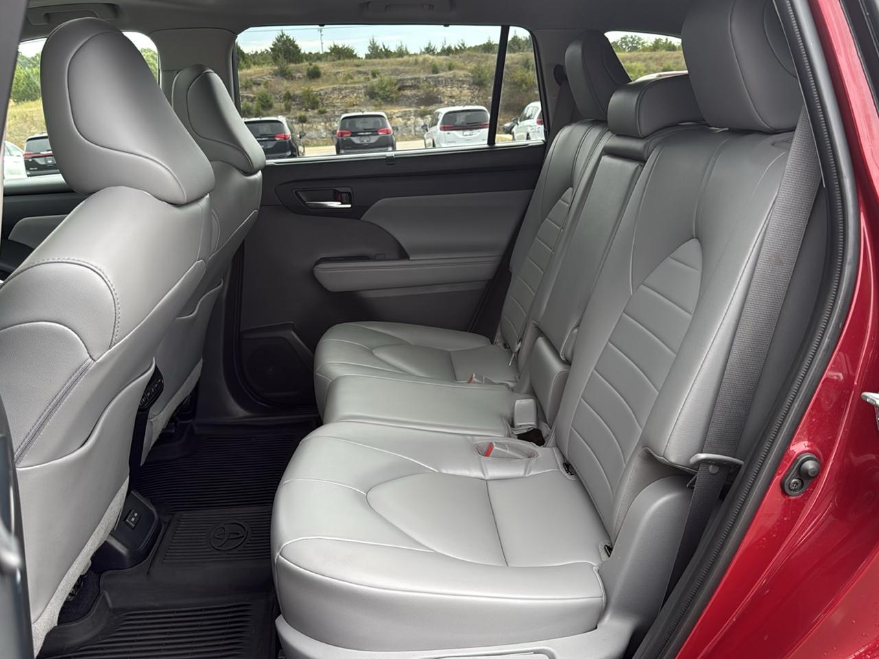 Toyota Highlander XLE 4D SUV AWD 2022
