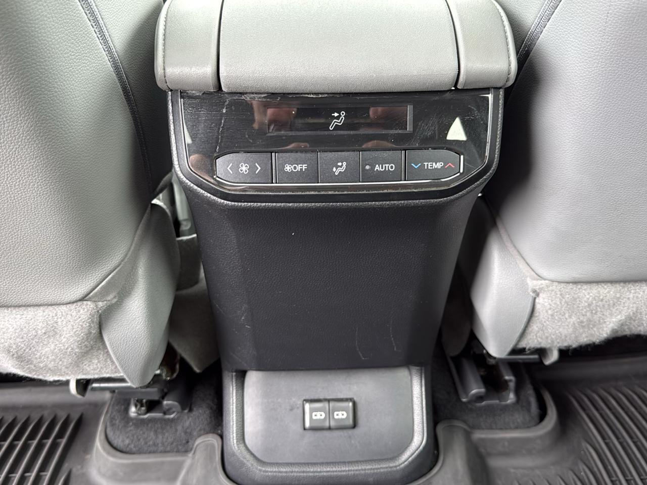 Toyota Highlander XLE 4D SUV AWD 2022