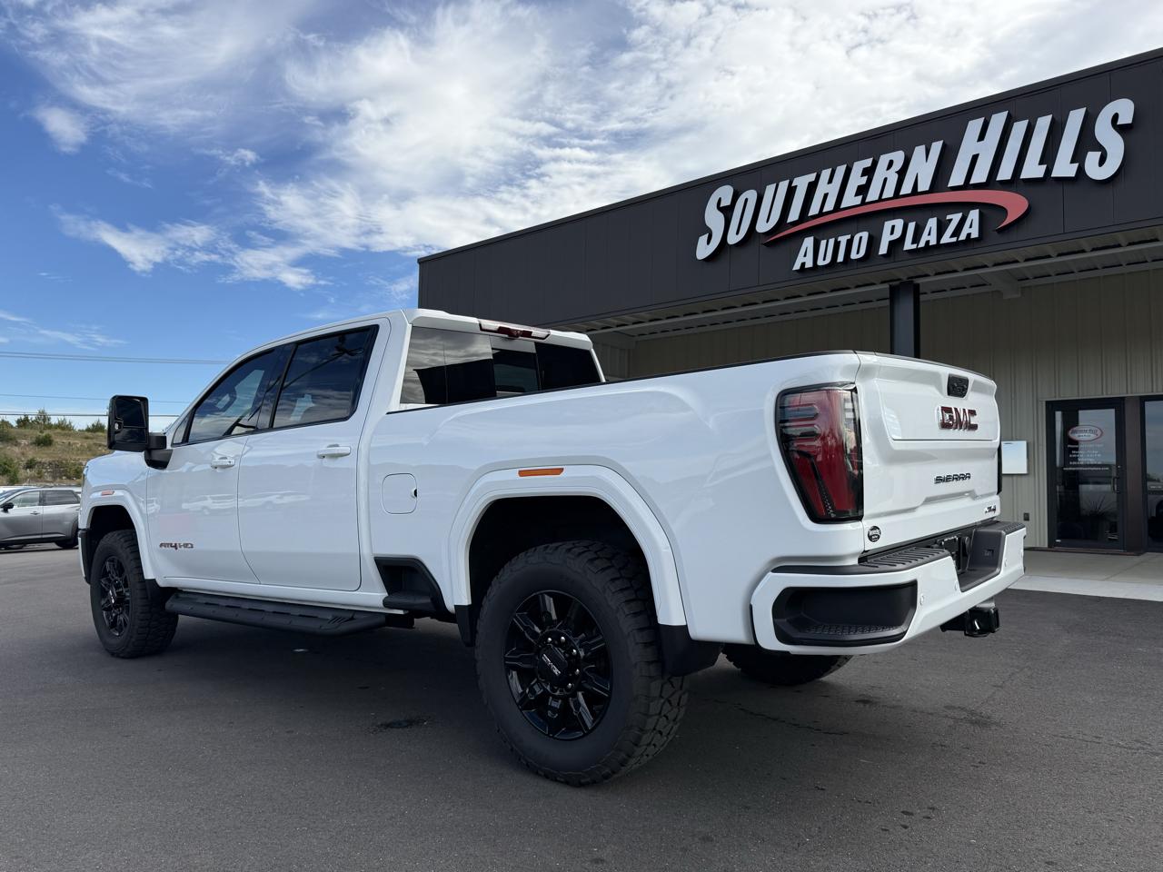 GMC Sierra 2500 AT4 Crew Cab 4WD SWB 2024