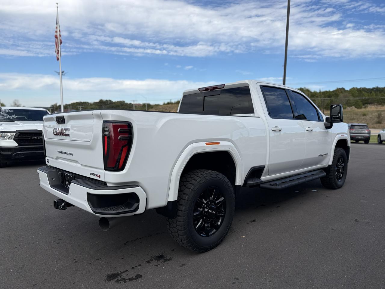 GMC Sierra 2500 AT4 Crew Cab 4WD SWB 2024