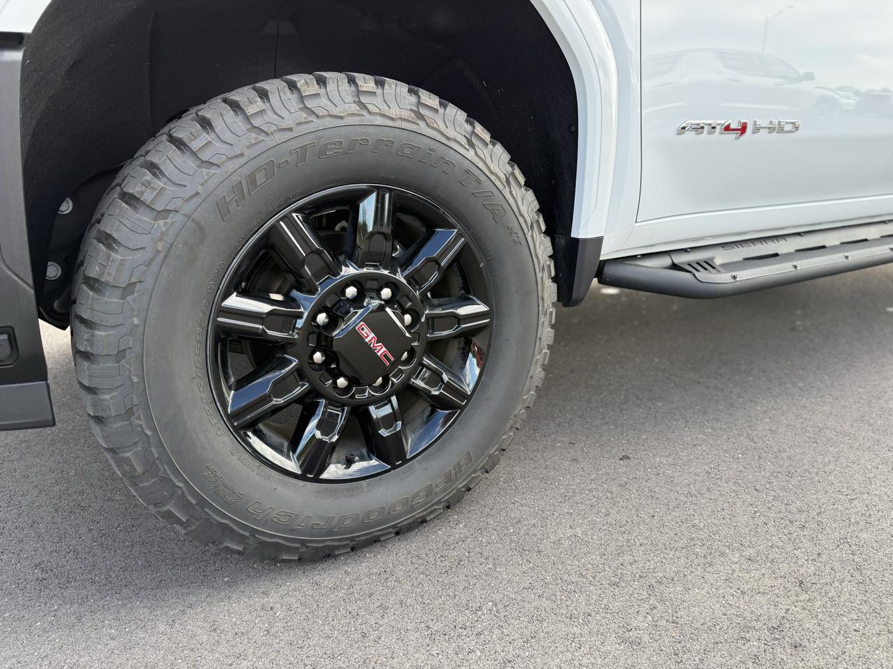 GMC Sierra 2500 AT4 Crew Cab 4WD SWB 2024