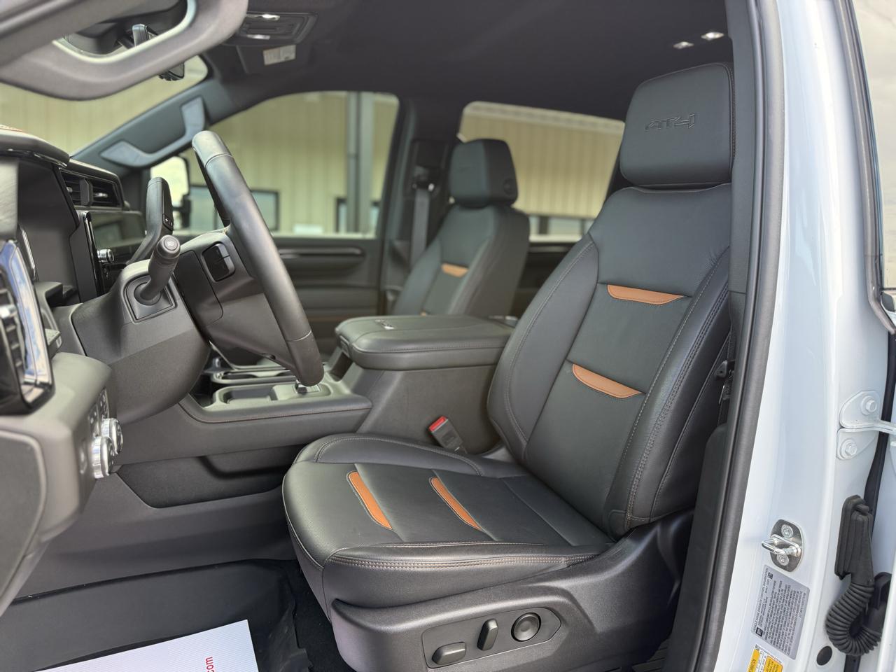 GMC Sierra 2500 AT4 Crew Cab 4WD SWB 2024