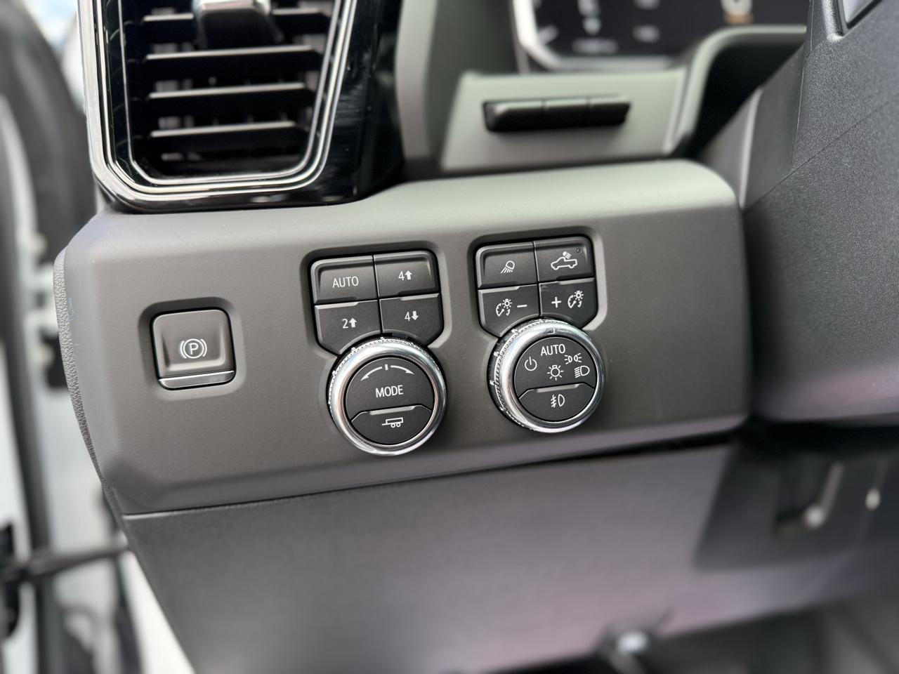 GMC Sierra 2500 AT4 Crew Cab 4WD SWB 2024