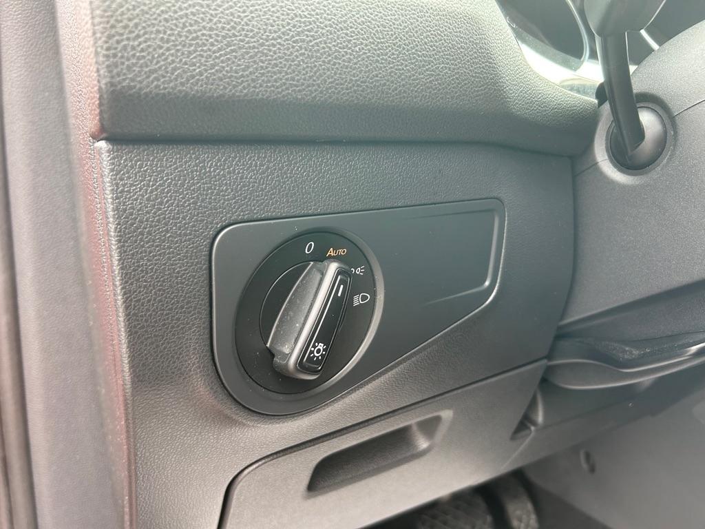 Volkswagen Tiguan S 2019