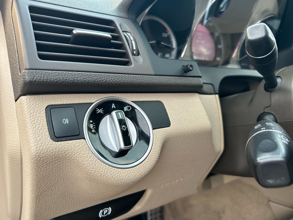 Mercedes-Benz C-Class C300 4MATIC Sport Sedan 2011