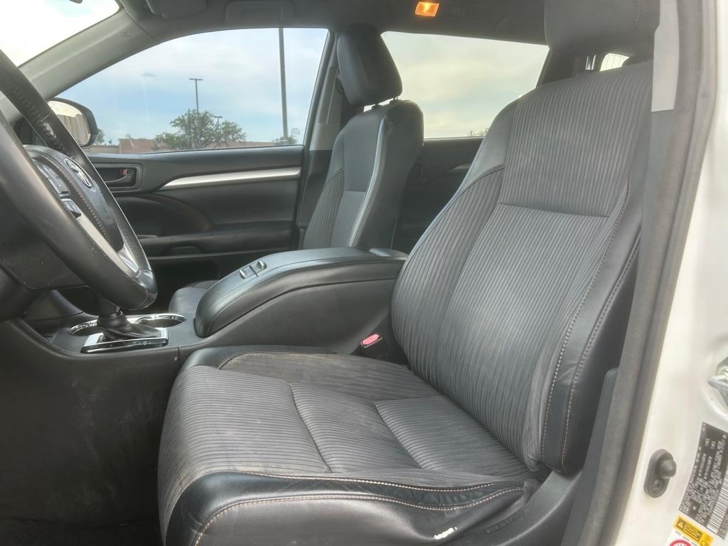 Toyota Highlander LE FWD V6 2014