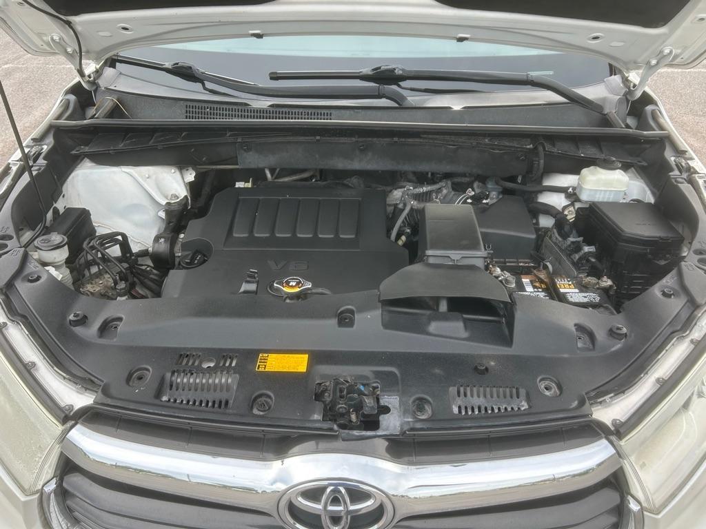 Toyota Highlander LE FWD V6 2014