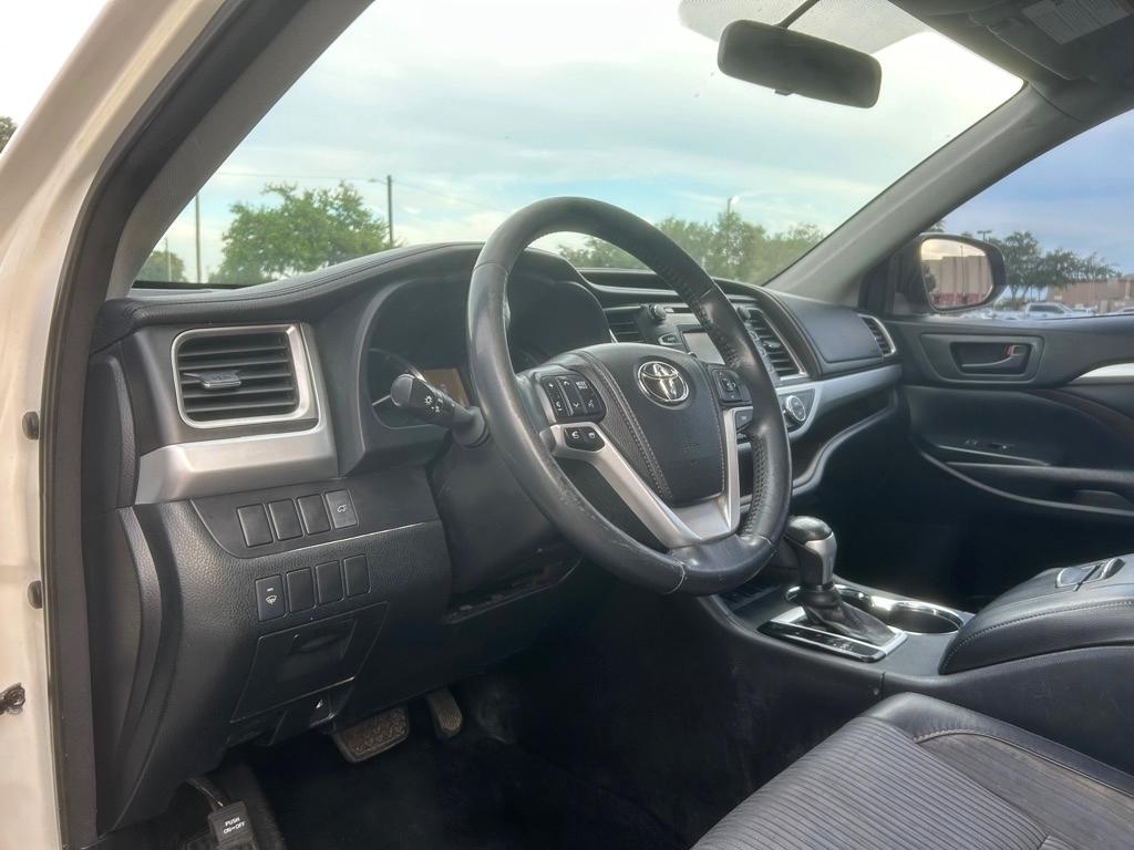 Toyota Highlander LE FWD V6 2014