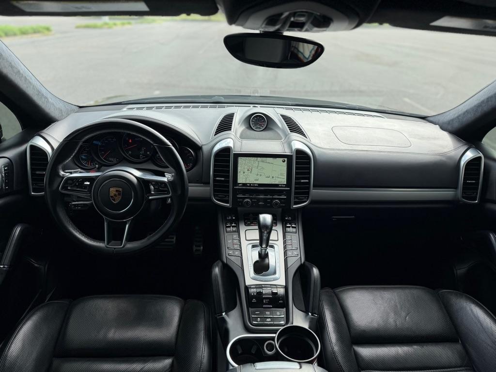 Porsche Cayenne GTS 2016