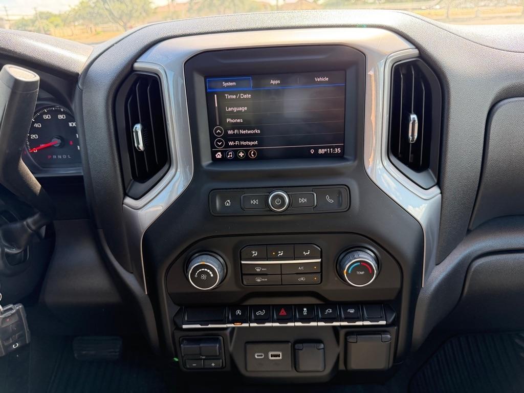 Chevrolet Silverado LTD photo 12