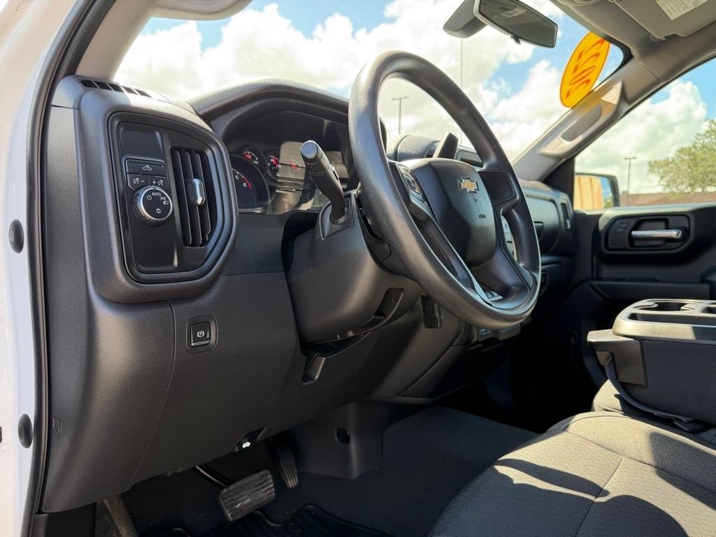 Chevrolet Silverado LTD photo 17