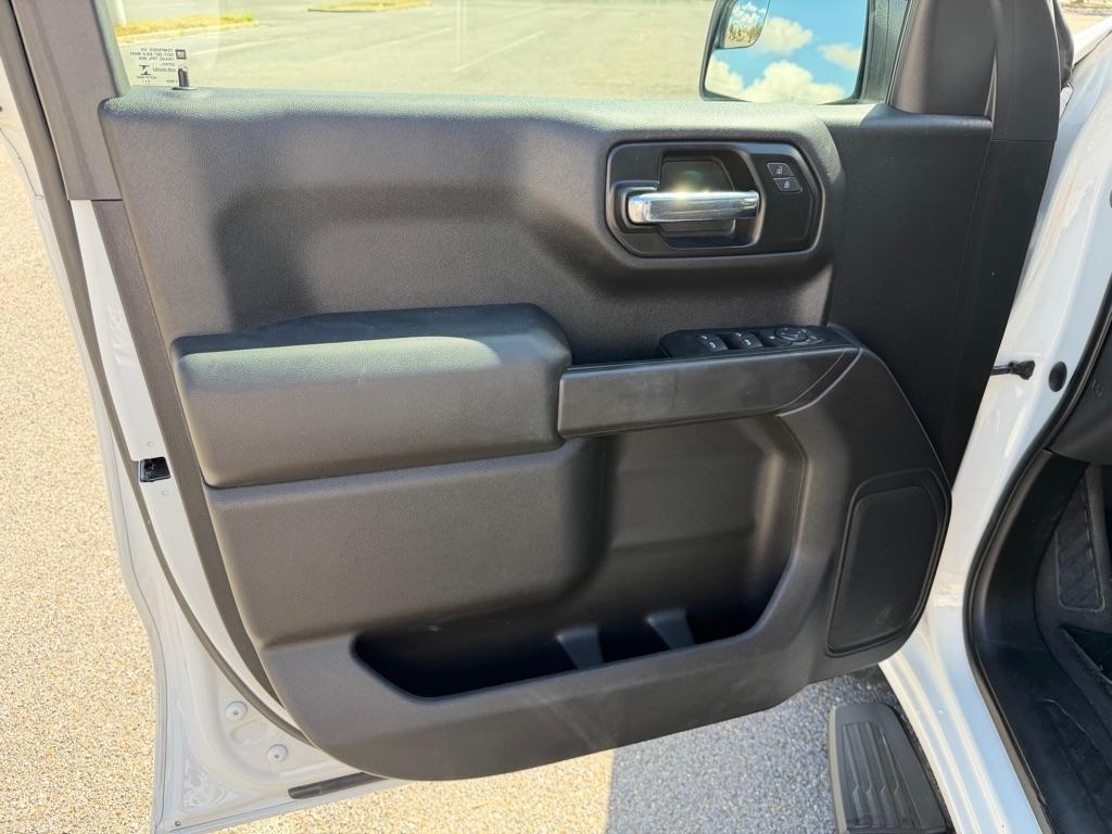 Chevrolet Silverado LTD photo 24