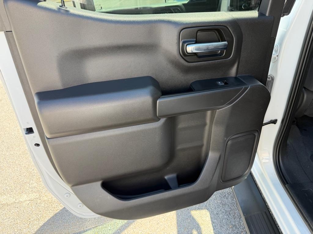 Chevrolet Silverado LTD photo 25