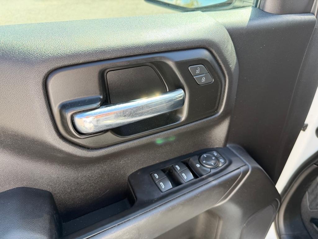 Chevrolet Silverado LTD photo 26