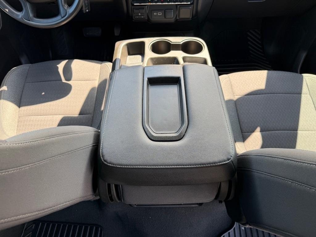 Chevrolet Silverado LTD photo 28