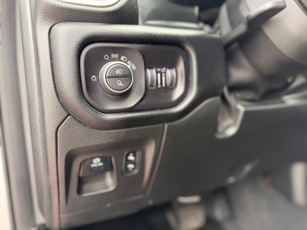 RAM 1500 Big Horn Crew Cab SWB 4WD 2019