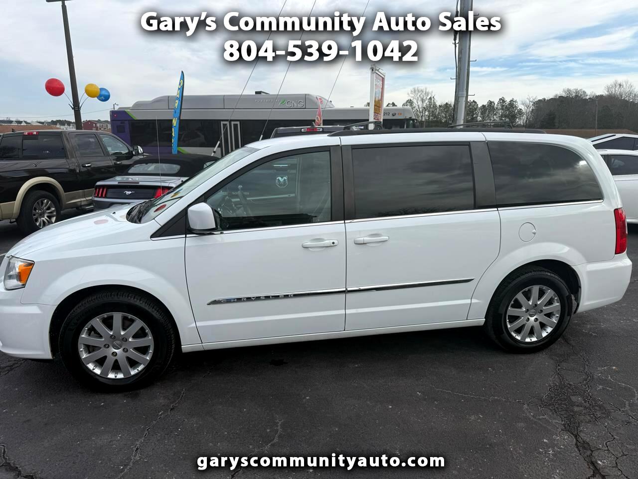 2016 Chrysler Town & Country Touring's photo