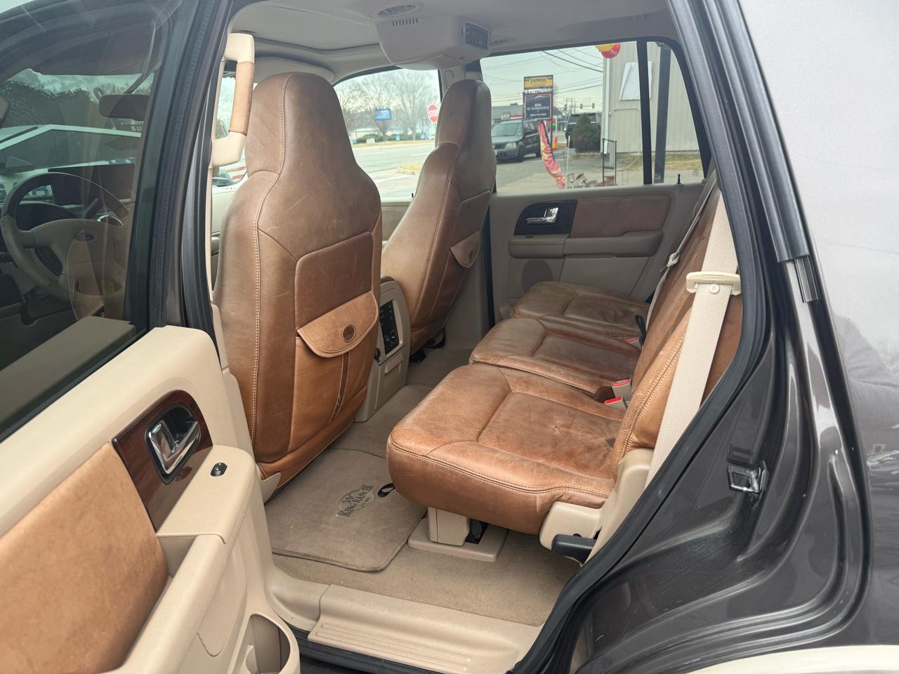 Ford Expedition 4dr Eddie Bauer 4WD 2006