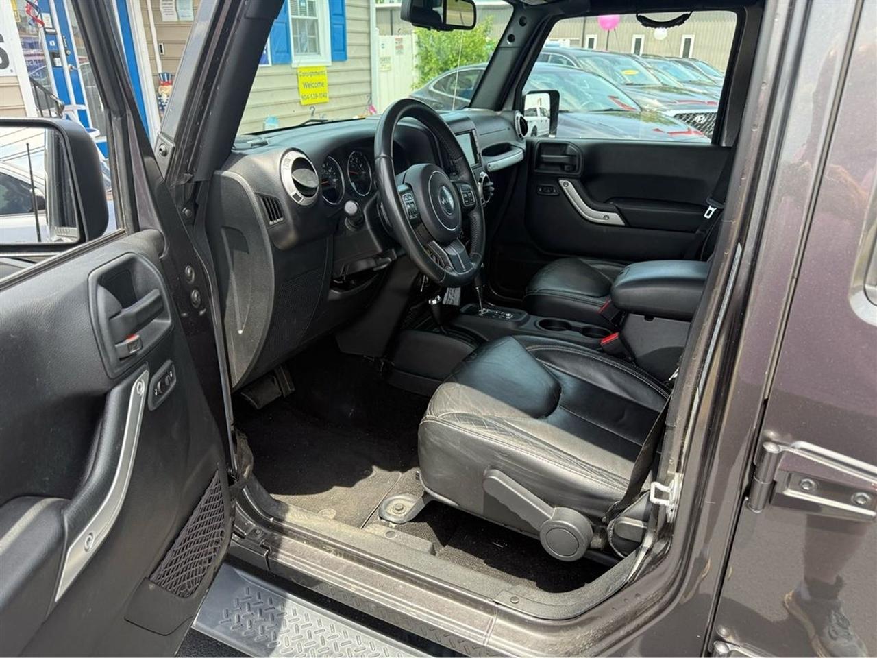 Jeep Wrangler Unlimited 4WD 4dr Sahara 2016