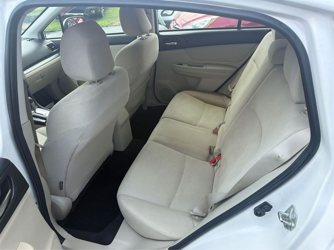 Subaru Impreza Wagon 5dr Auto 2.0i Premium 2013