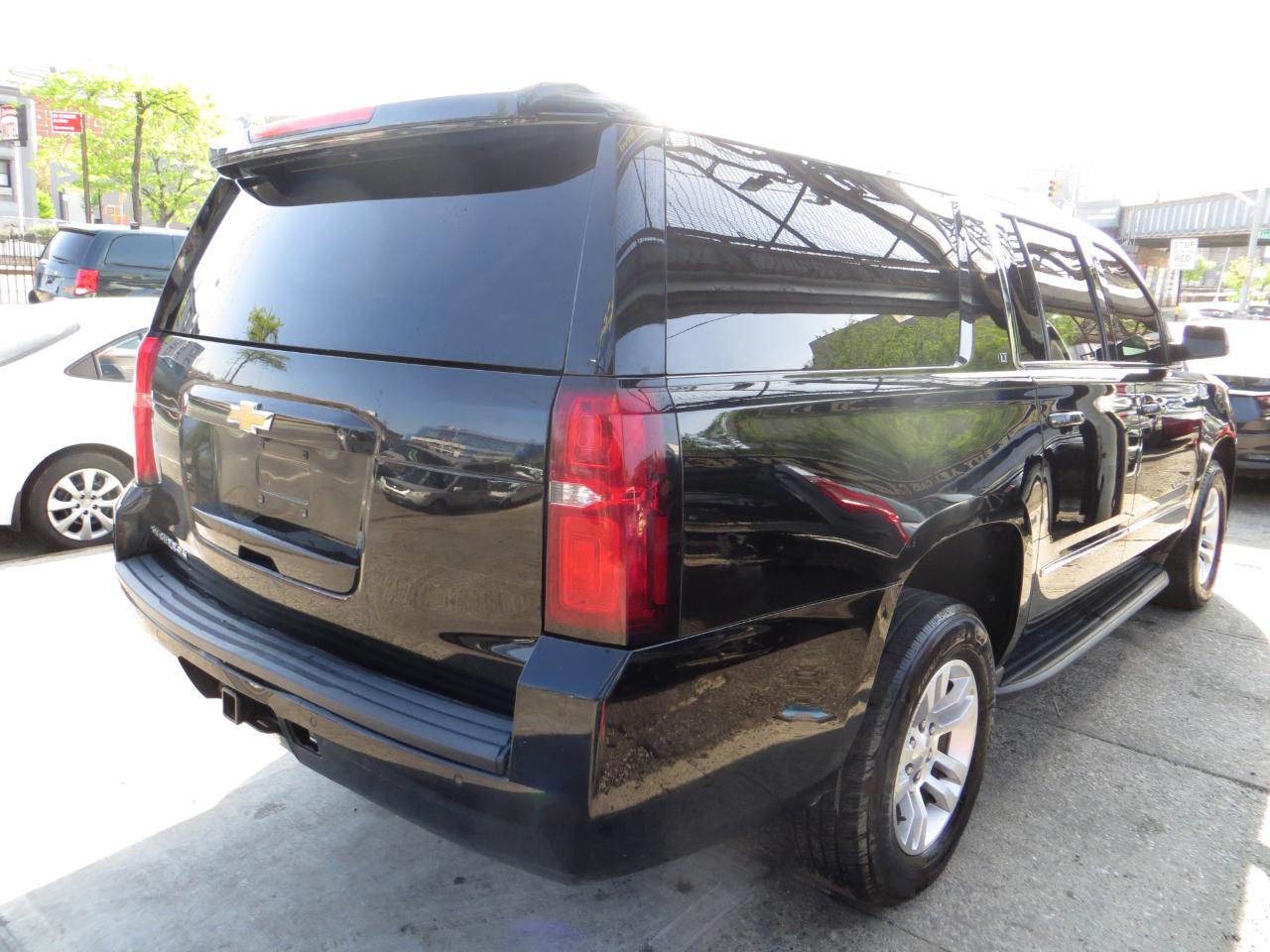Chevrolet Suburban LT 4WD 2019