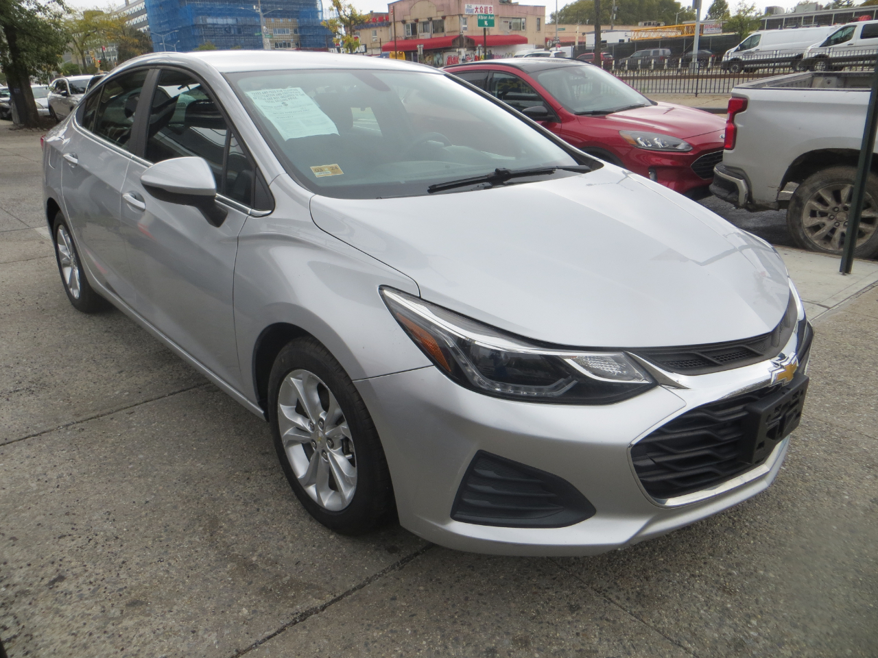 2019 Chevrolet Cruze LT photo 2