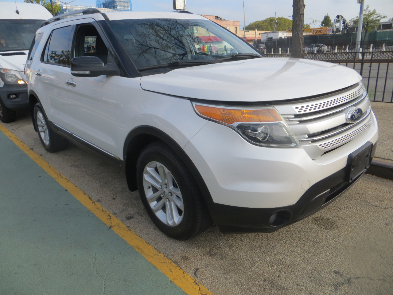 2015 Ford Explorer XLT photo 2