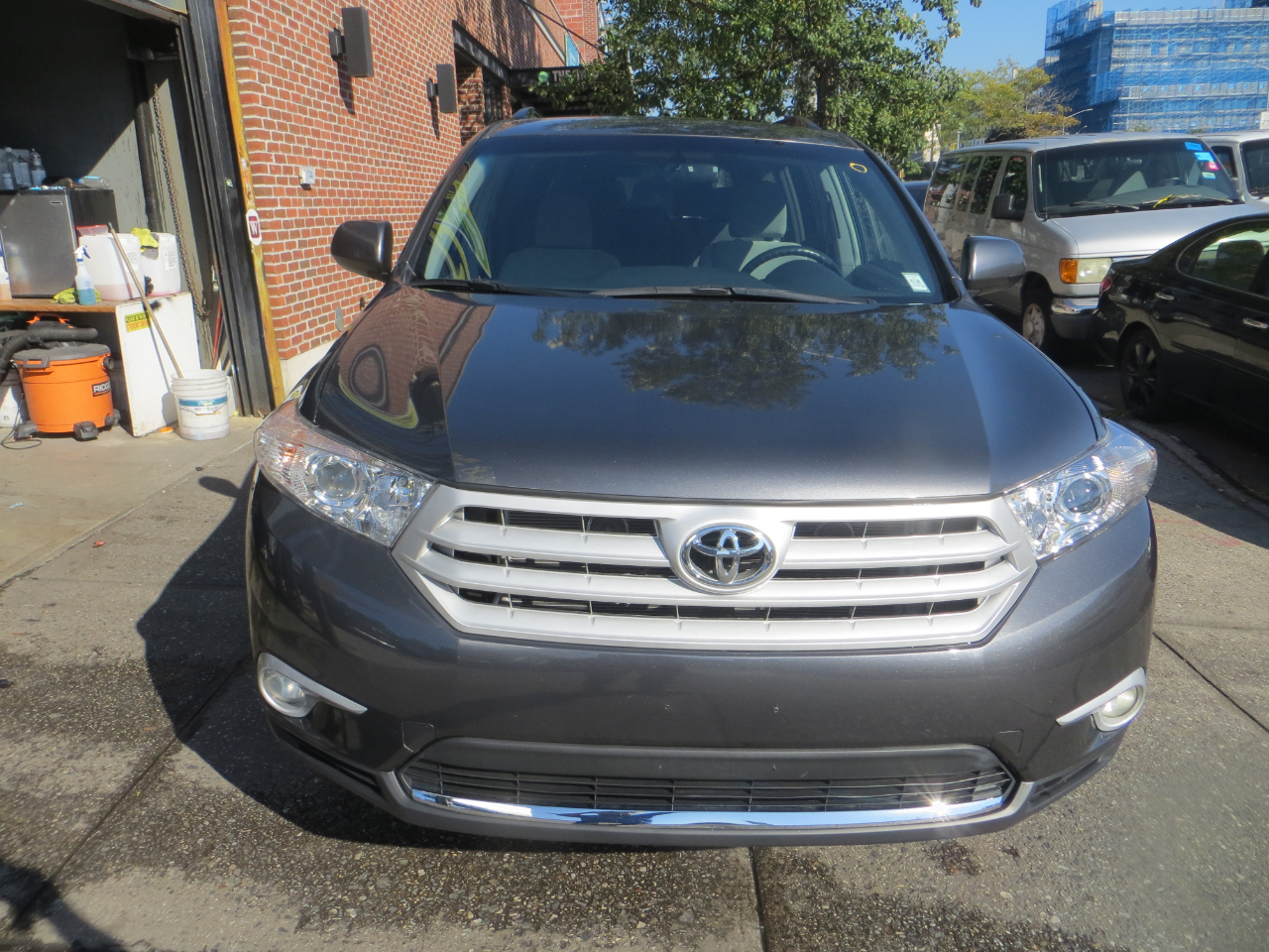 2013 Toyota Highlander Plus photo 2
