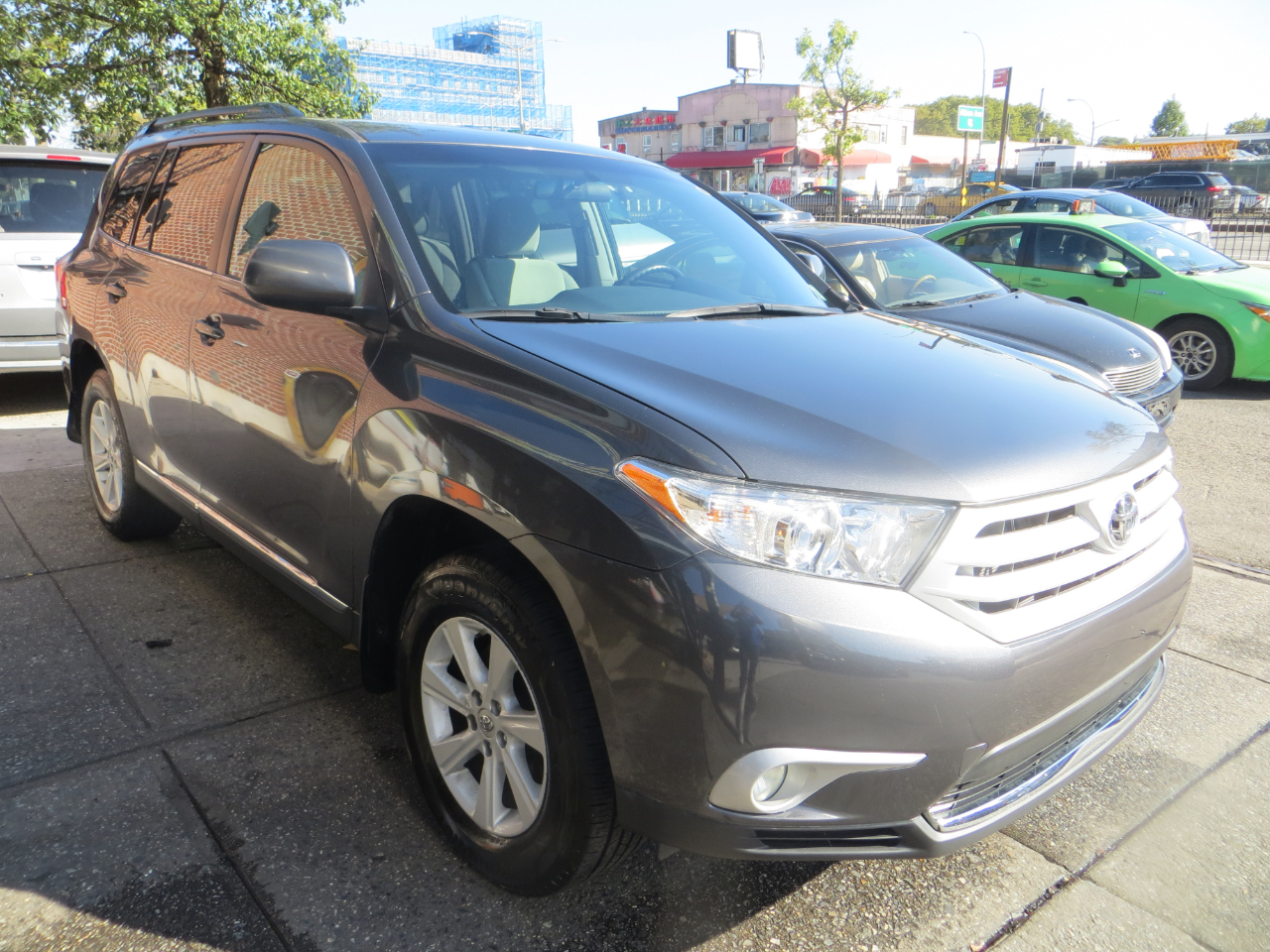 2013 Toyota Highlander Plus photo 3