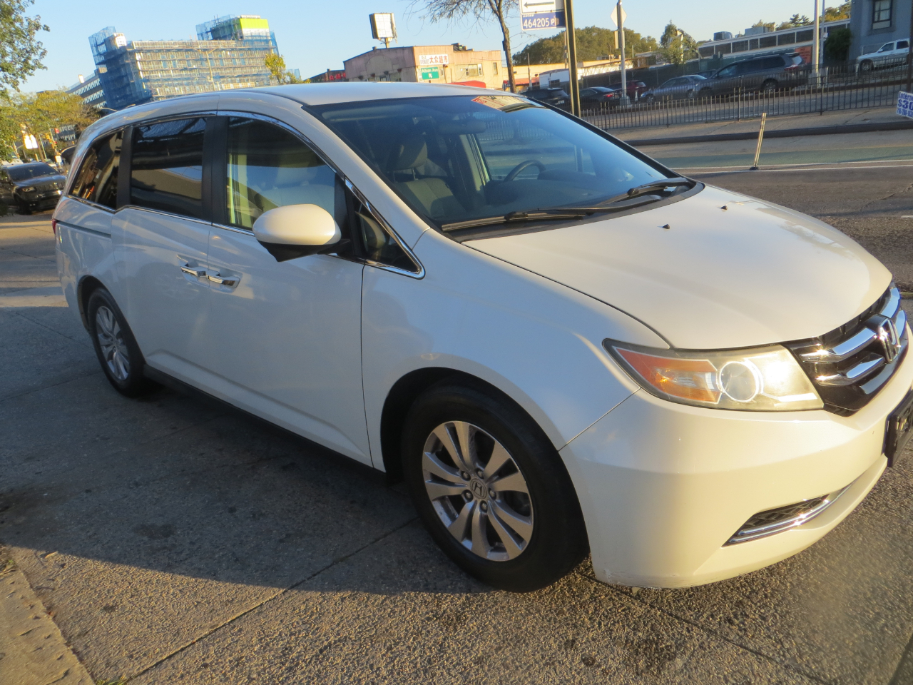 2016 Honda Odyssey SE photo 2