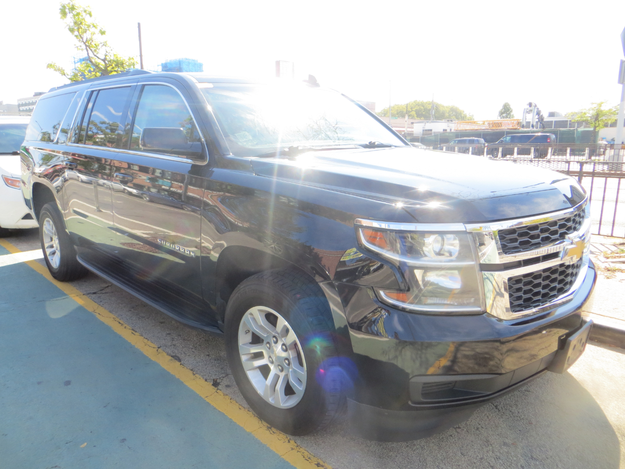 2020 Chevrolet Suburban LT photo 3