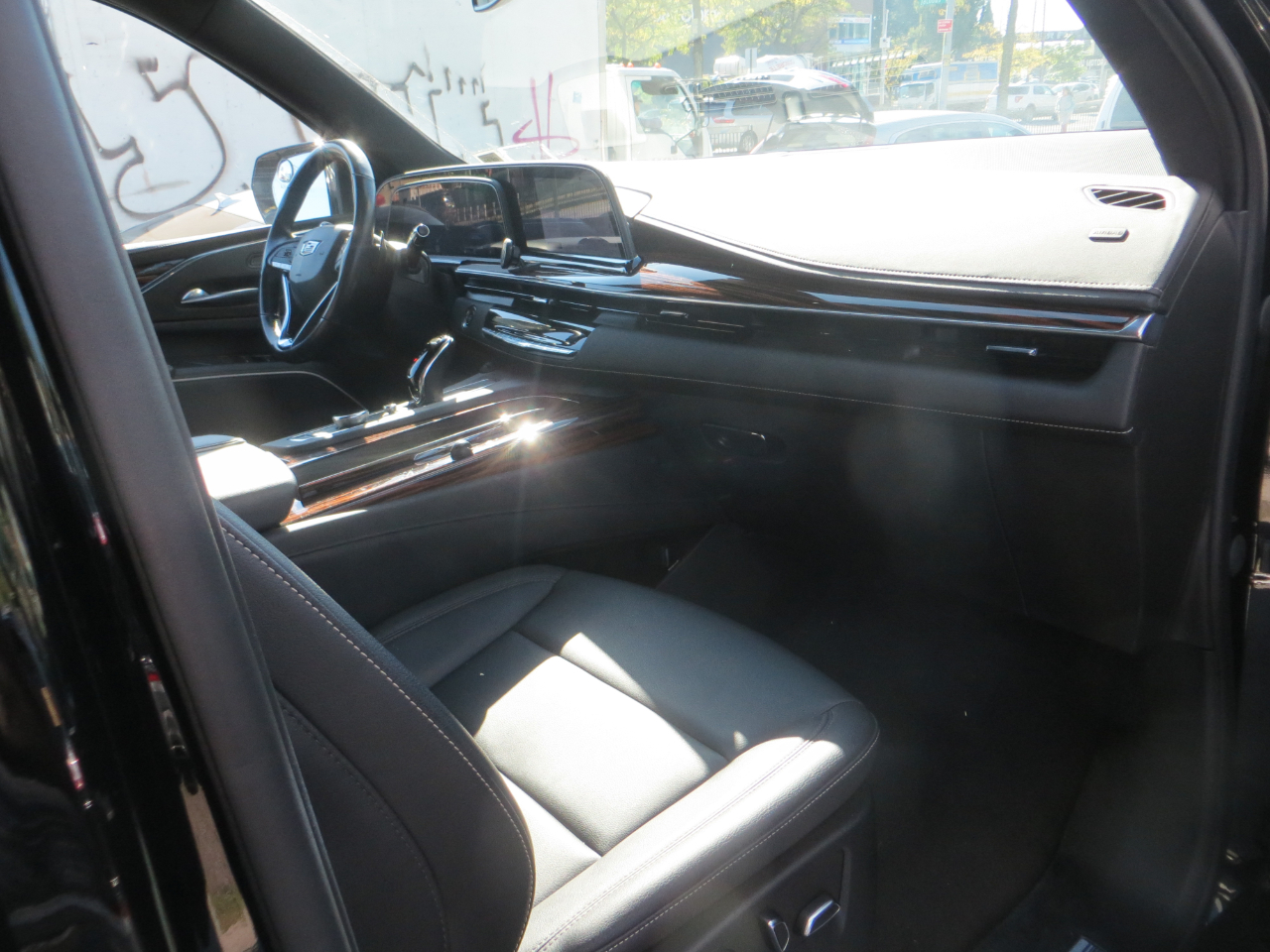 2023 Cadillac Escalade ESV Luxury photo 3