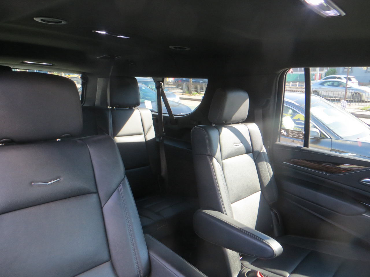 2023 Cadillac Escalade ESV Luxury photo 4