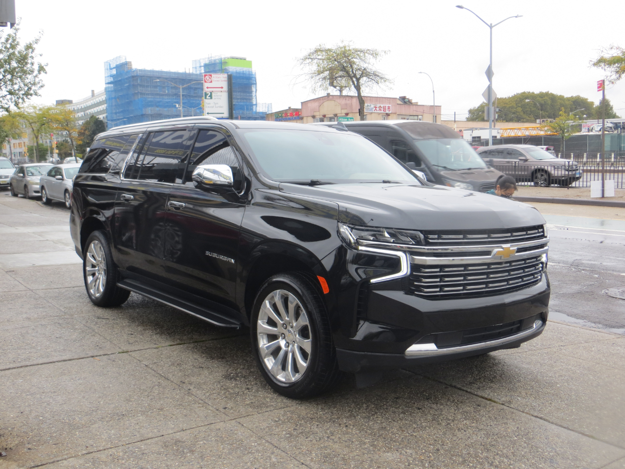 2021 Chevrolet Suburban Premier photo 2