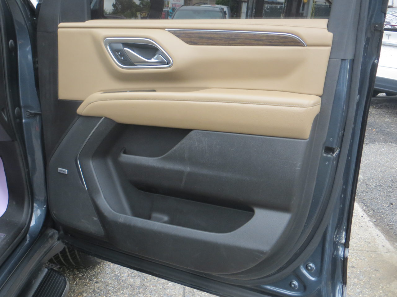 2021 Chevrolet Suburban Premier photo 4