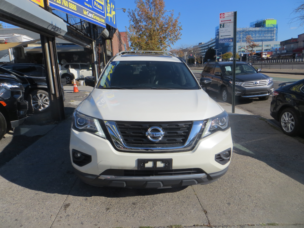 Nissan Pathfinder Platinum 4WD 2017 Nissan Pathfinder Platinum 4WD 2017