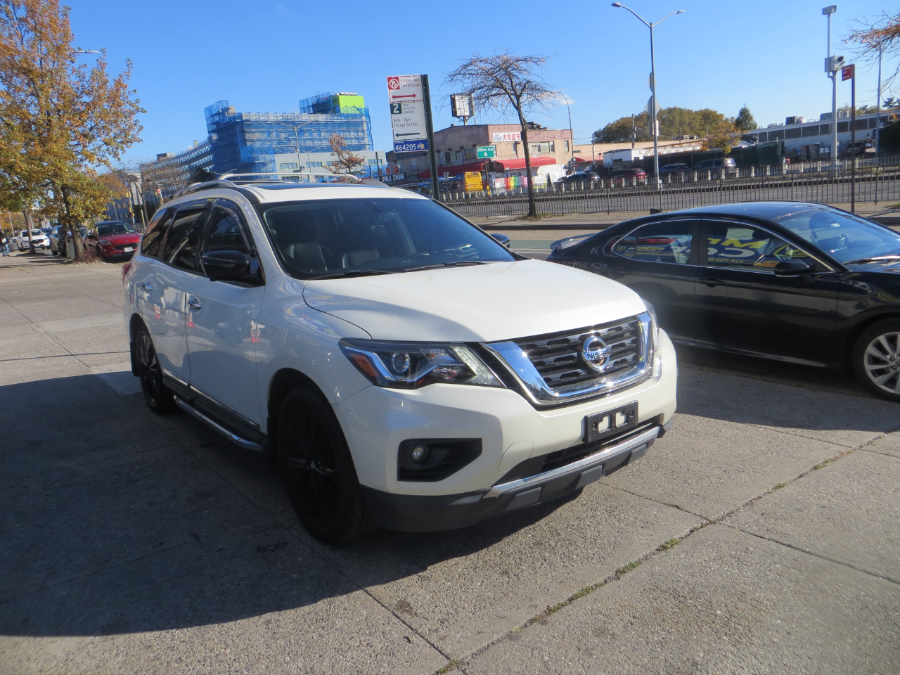 Nissan Pathfinder Platinum 4WD 2017 Nissan Pathfinder Platinum 4WD 2017