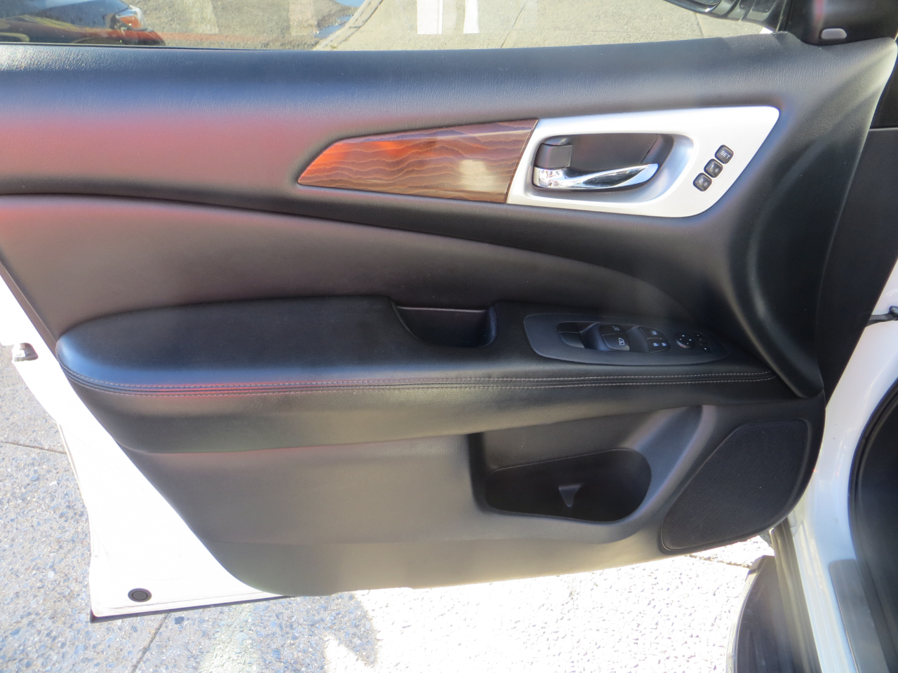 Nissan Pathfinder Platinum 4WD 2017 Nissan Pathfinder Platinum 4WD 2017