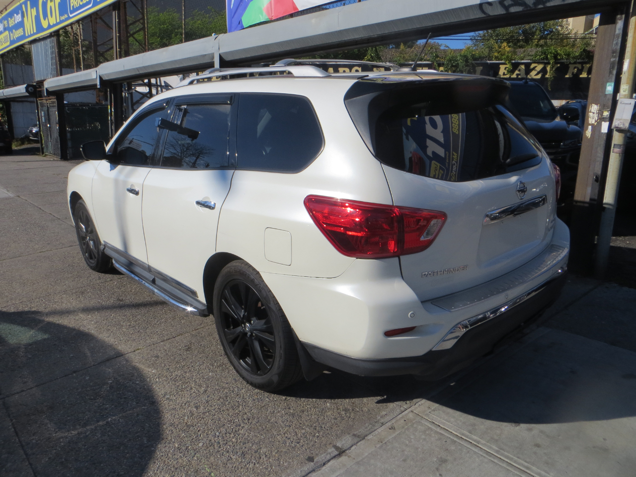 Nissan Pathfinder Platinum 4WD 2017 Nissan Pathfinder Platinum 4WD 2017