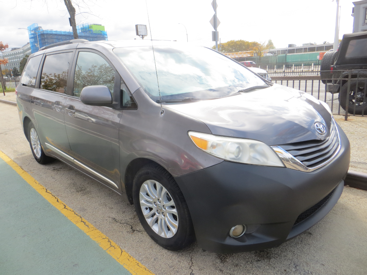 Toyota Sienna XLE FWD 8-Passenger V6 2012 Toyota Sienna XLE FWD 8-Passenger V6 2012