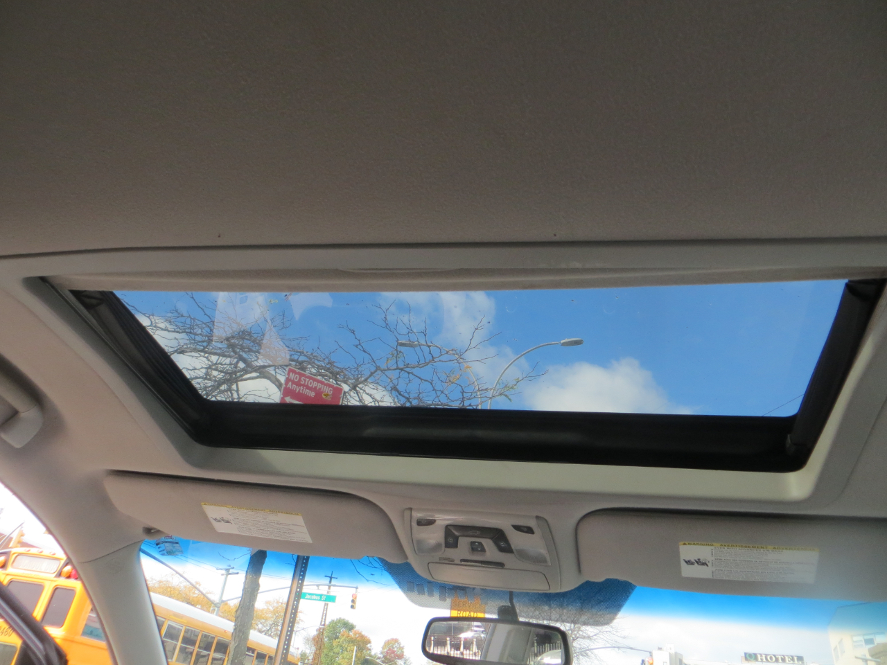 Toyota Sienna XLE FWD 8-Passenger V6 2012 Toyota Sienna XLE FWD 8-Passenger V6 2012