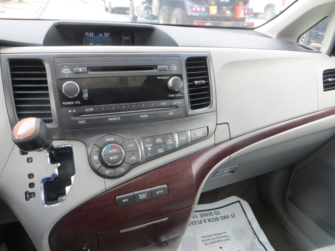 Toyota Sienna XLE FWD 8-Passenger V6 2012 Toyota Sienna XLE FWD 8-Passenger V6 2012