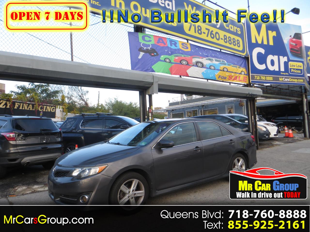 2014 Toyota Camry SE's photo