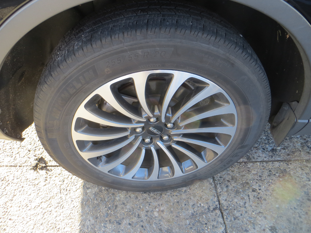 Lincoln Aviator Standard AWD 2023