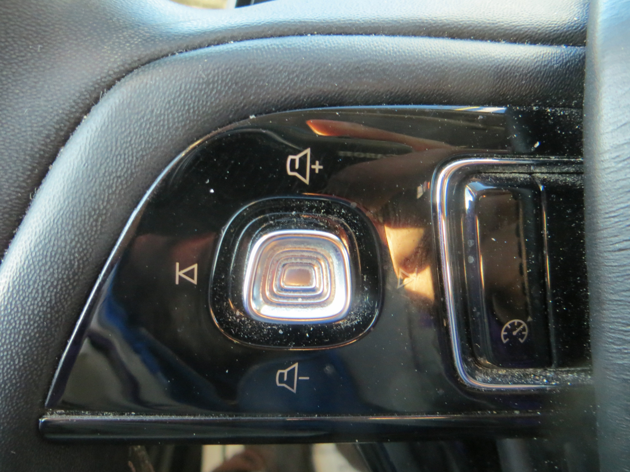 Lincoln Aviator Standard AWD 2023