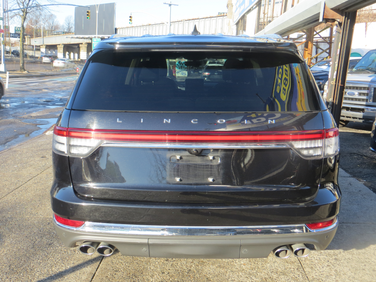 Lincoln Aviator Standard AWD 2023