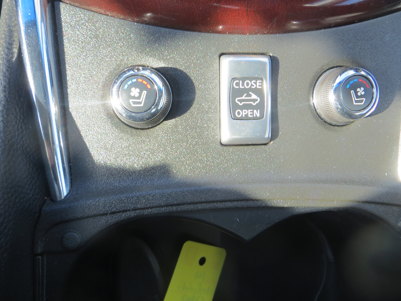 Infiniti Q60 Convertible 2014