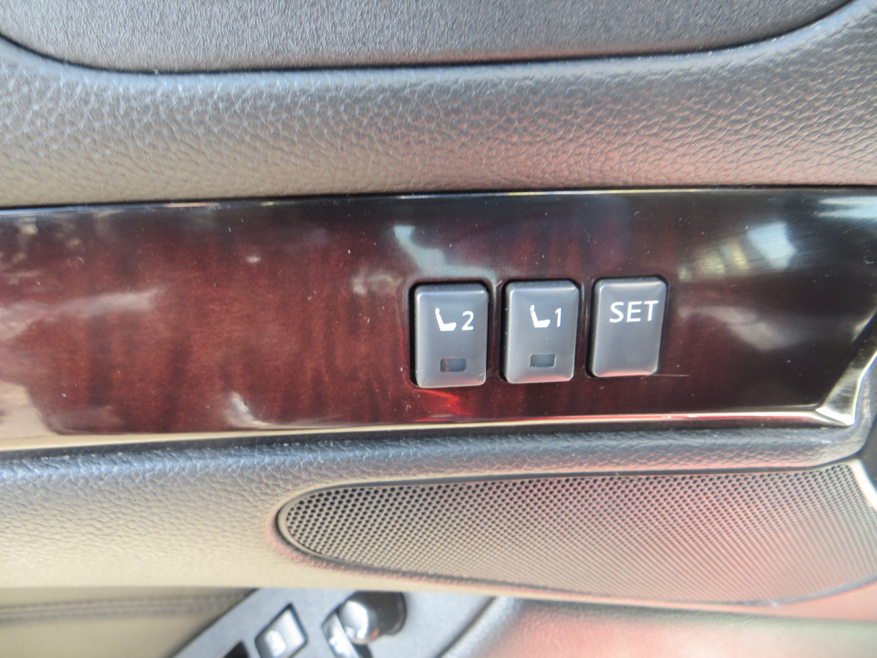 Infiniti Q60 Convertible 2014